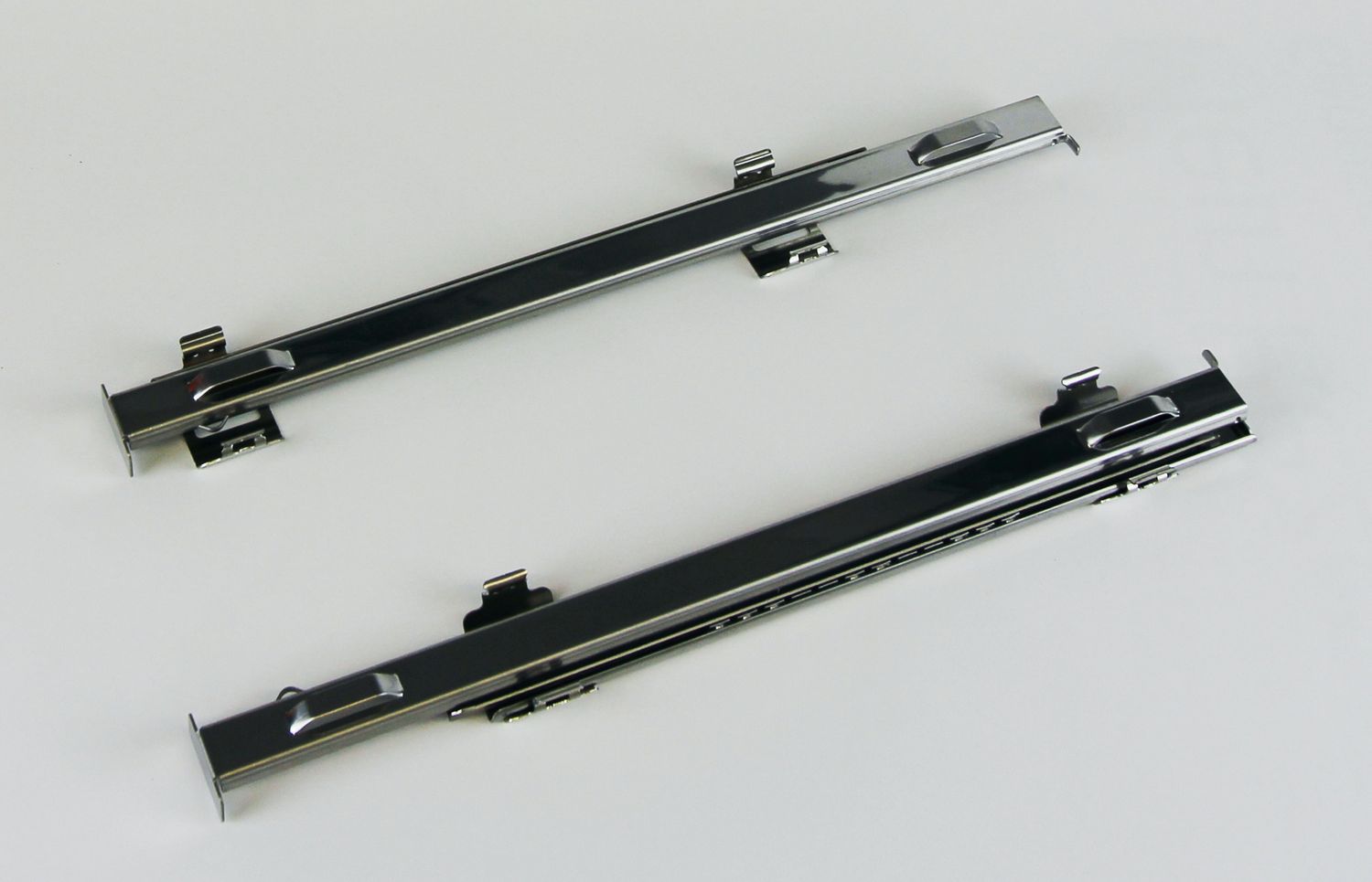 Teleskop-Auszugsschienen-Paar (L-R) - Teilauszug (für 65l Backraum) Teleskop-Auszugsschienen-Paar (L-R) - Teilauszug (für 65l Backraum)