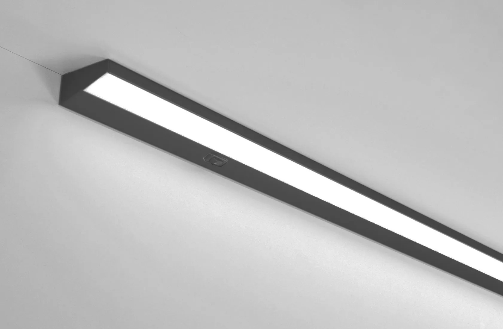 Lichtband Schrägleuchte KombiLED, Schwarz, 1200 mm, 21 Watt